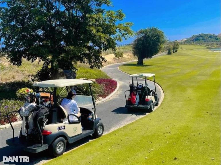 'Kiều nữ' trên sân golf và những mục đích ra sân 'không vì golf'