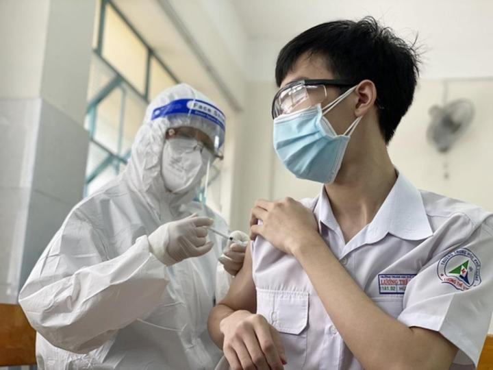 Vaccine COVID-19 có gây di chứng lâu dài ở trẻ?