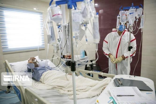 Dỡ hạn chế quá nhanh, châu Âu rơi vào làn sóng 'Omicron tàng hình'