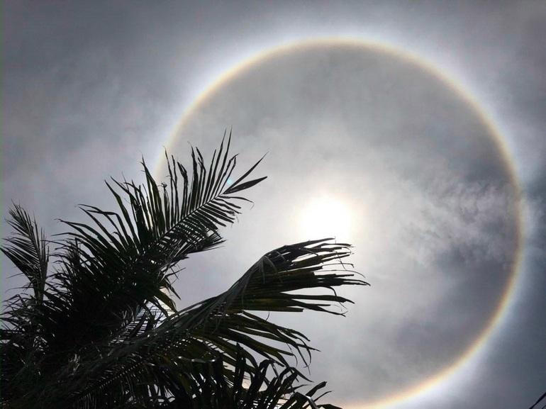 Xuất hiện vầng hào quang kỳ lạ trên trời ở Khánh Hòa