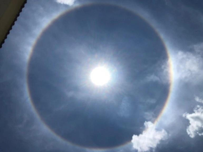 Xuất hiện vầng hào quang kỳ lạ trên trời ở Khánh Hòa