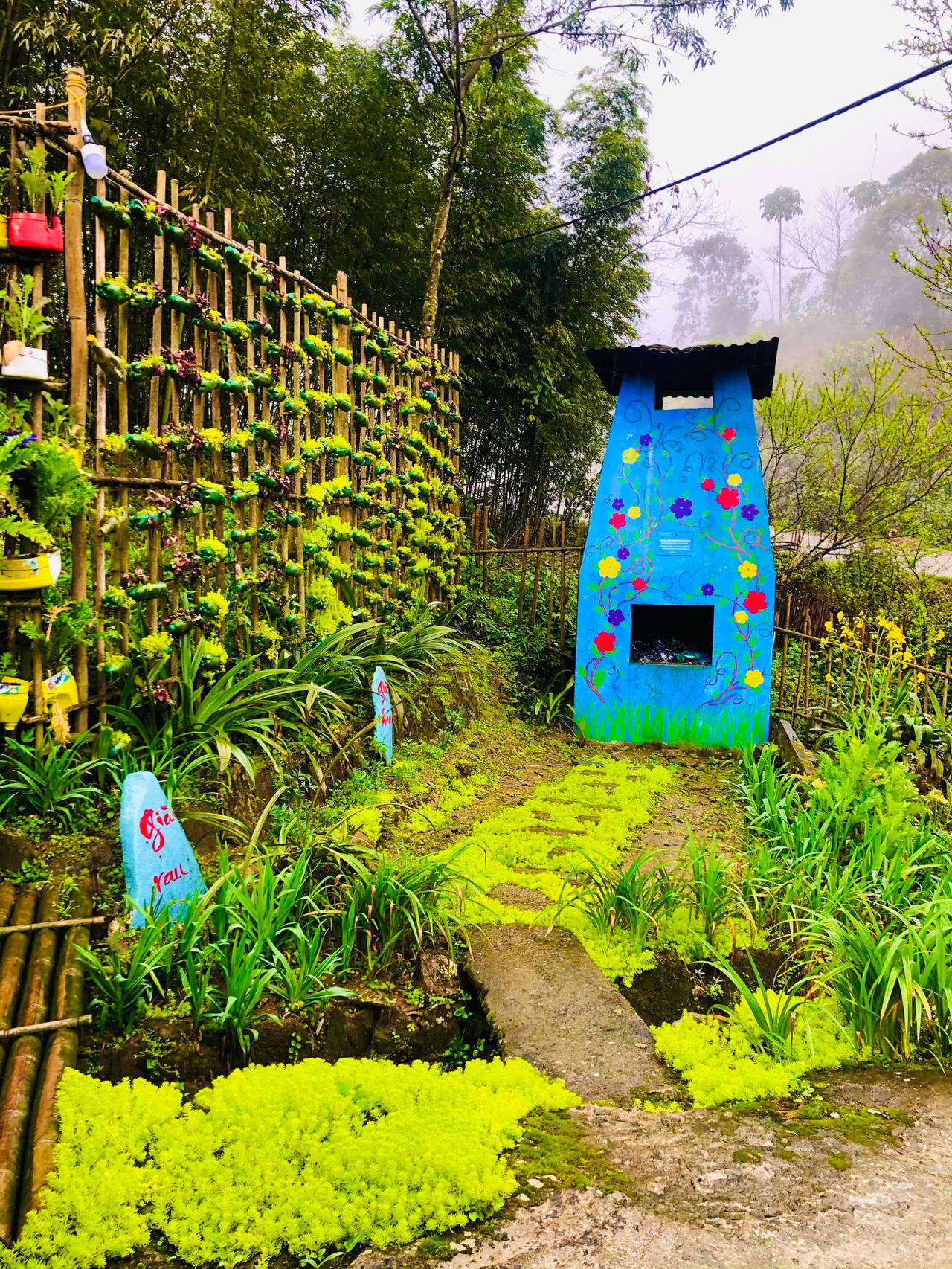 Mê mẩn với ngôi trường đẹp như cổ tích của cô trò nơi vùng cao biên giới - Ảnh 4.