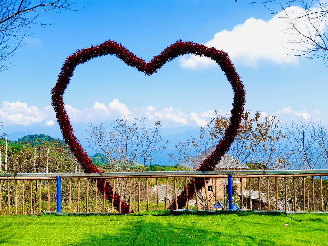 Mê mẩn với ngôi trường đẹp như cổ tích của cô trò nơi vùng cao biên giới - Ảnh 5.