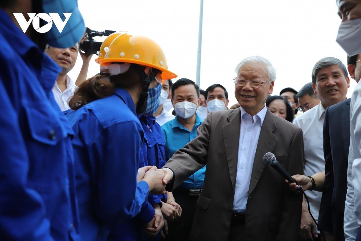 Tổng Bí thư Nguyễn Phú Trọng đến thăm, động viên công nhân ngành than ở Quảng Ninh