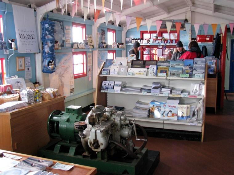 Bưu cục xa xôi nhất thế giới tuyển người đếm chim cánh cụt ở Nam Cực