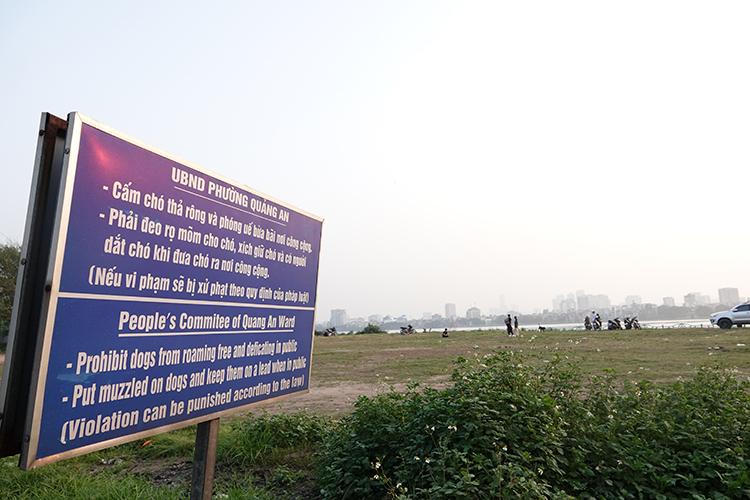 Hãi hùng chó to thả rông không rọ mõm gây nguy hiểm nơi công cộng ở Hà Nội