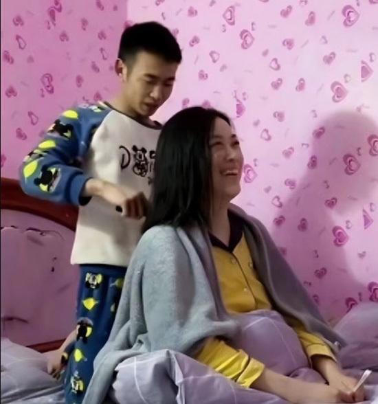 Người phụ nữ liệt nửa người kết hôn với con trai bạn thân