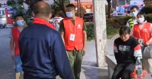 Cô gái bỏ nhà đến sống ở nghĩa trang suốt 4 năm để trốn hôn nhân sắp đặt