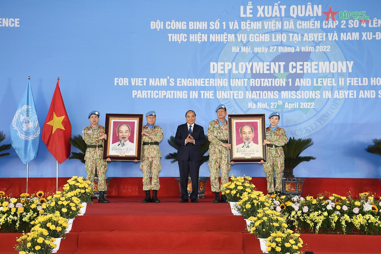 Xúc động hình ảnh chiến sĩ mũ nồi xanh lên đường làm nhiệm vụ giữ gìn hòa bình LHQ