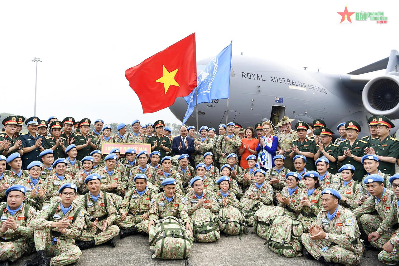 Xúc động hình ảnh chiến sĩ mũ nồi xanh lên đường làm nhiệm vụ giữ gìn hòa bình LHQ