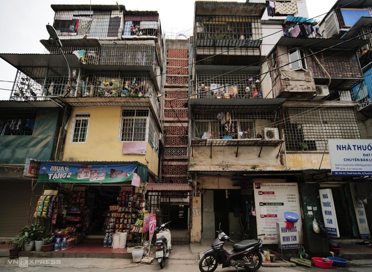 Hàng nghìn hộ dân Hà Nội mở lối thoát hiểm từ 'chuồng cọp'