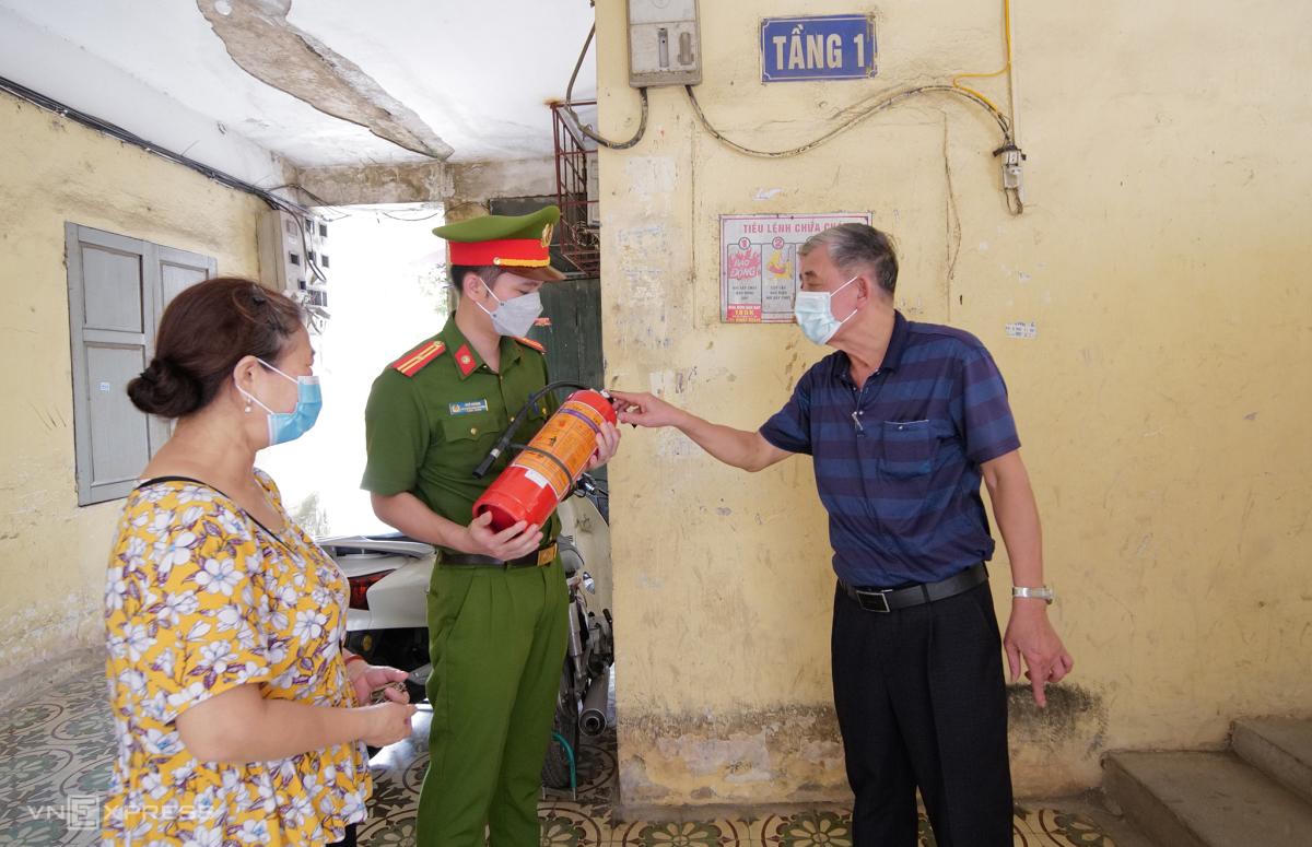 Hàng nghìn hộ dân Hà Nội mở lối thoát hiểm từ 'chuồng cọp'