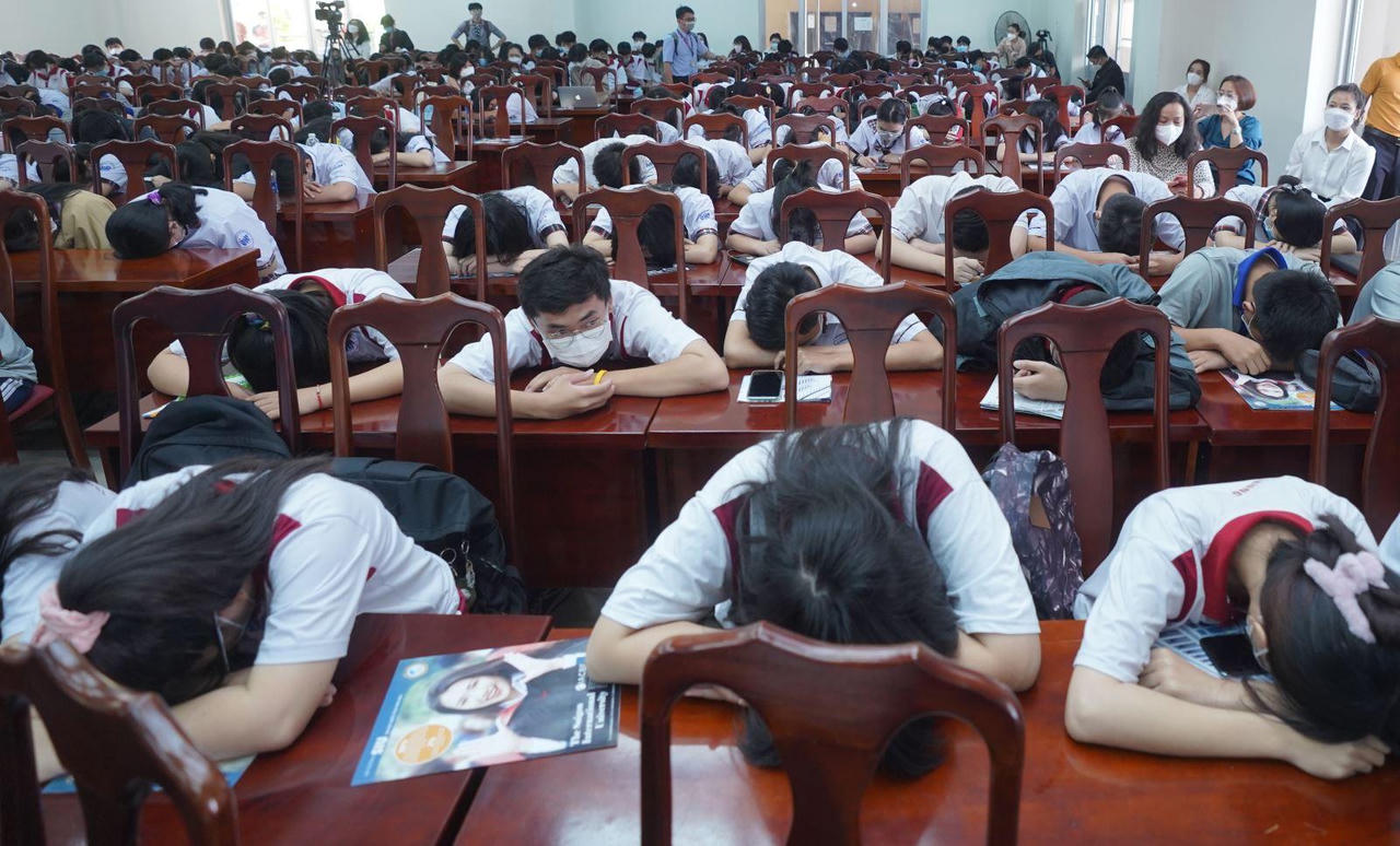 Số điện thoại bố mẹ cần biết khi trẻ gặp các vấn đề về tâm lý