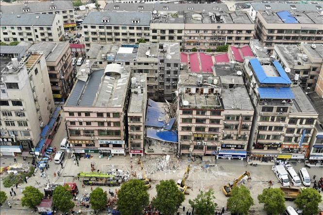 Sập tòa nhà 8 tầng, 60 người Trung Quốc mắc kẹt và mất tích
