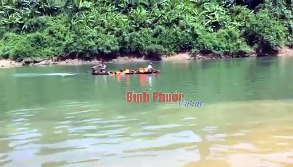 Đau lòng tai nạn khiến 4 học sinh lớp 11 tử vong