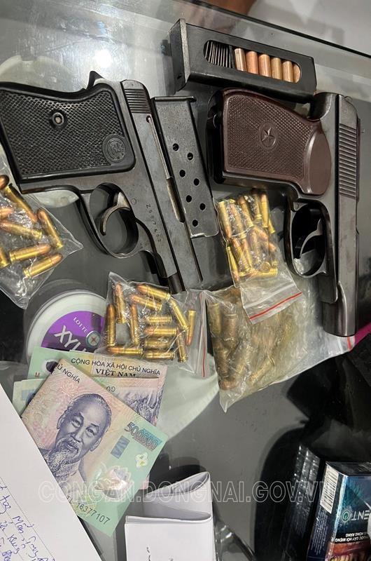 Truy bắt nhóm đối tượng trốn nã đặc biệt nguy hiểm luôn mang súng quân dụng