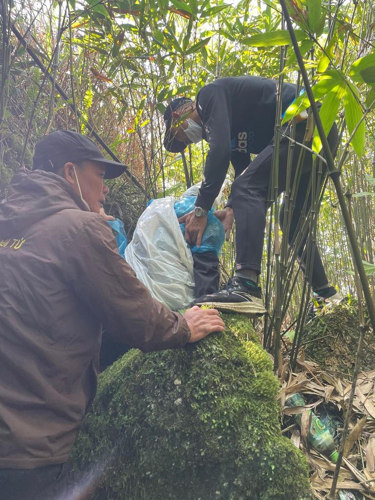 Lời kể của nhân viên trực tiếp cứu sống người phụ nữ dưới vực sâu Yên Tử