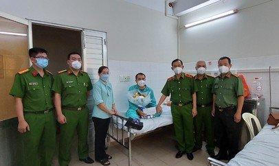 TP.HCM: Bị đạp gãy chân, trinh sát vẫn "sống chết" bắt được tội phạm truy nã - Ảnh 3.