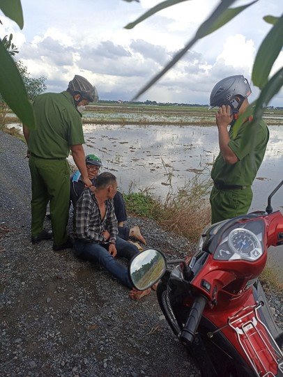 TP.HCM: Bị đạp gãy chân, trinh sát vẫn "sống chết" bắt được tội phạm truy nã - Ảnh 1.