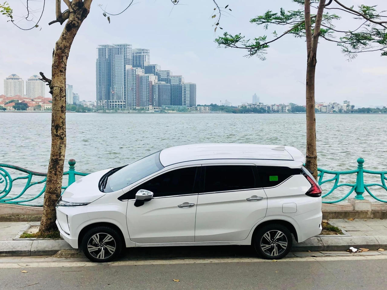 do xe bieu dien tai Ho Tay anh 1