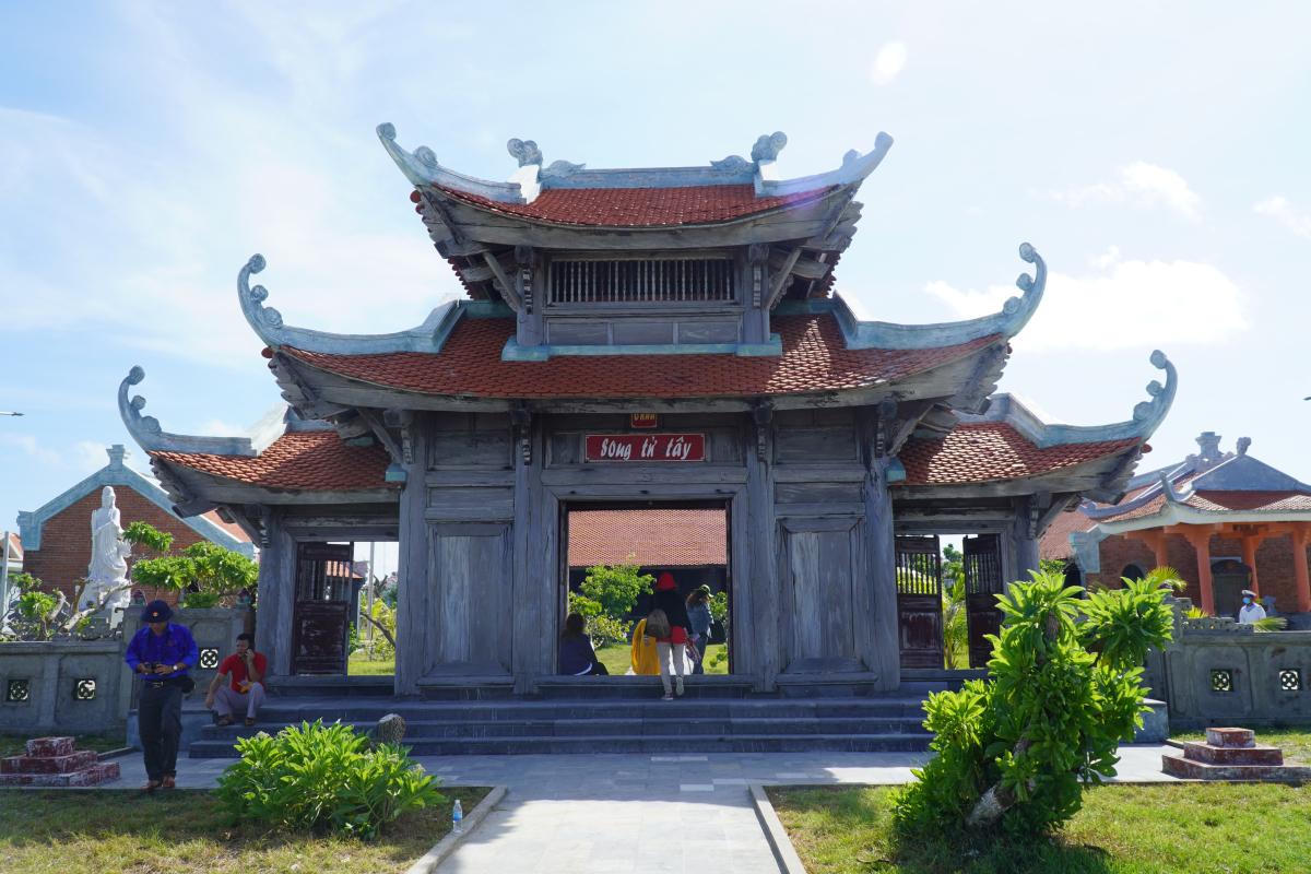 Những ngôi chùa trên đảo Trường Sa