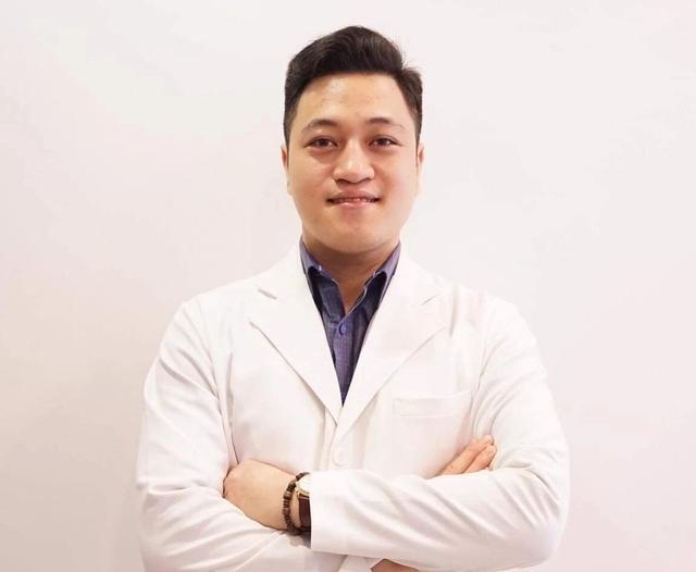 Hoảng hốt vì hậu quả dùng máy massge, bơm silicon nâng cấp cậu nhỏ - Ảnh 1.