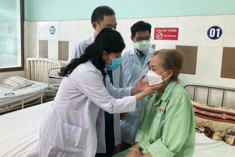 Người phụ nữ suốt 7 tháng không nói được sau khi mắc COVID-19