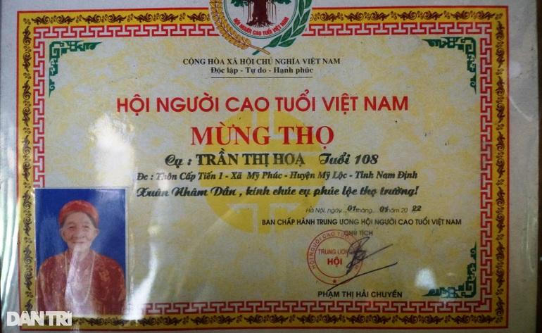 Cụ bà cao tuổi bậc nhất Việt Nam, có 114 con cháu vẫn "lén" đi... buôn