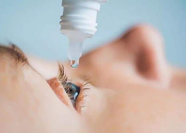 Hậu COVID-19 trẻ đỏ mắt kéo dài, cha mẹ nên xử trí thế nào?