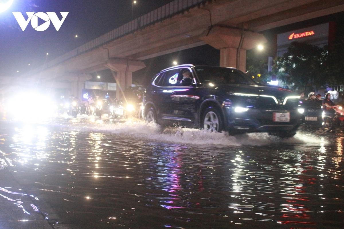 Xe bị ngập nước phải làm gì?