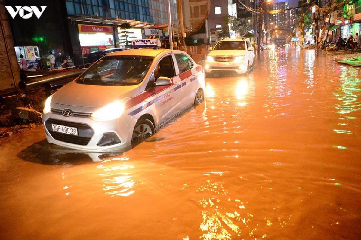 Xe bị ngập nước phải làm gì?