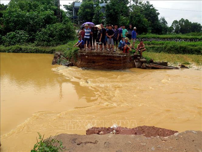 Sạt lở đất trong đêm, ba người tử vong ở Thái Nguyên