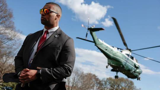 Máy bay lạ bay vào vùng cấm, Tổng thống Mỹ và phu nhân phải sơ tán khẩn cấp