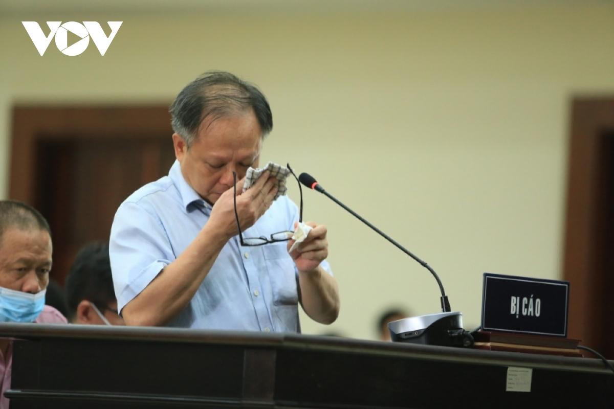 Bị cáo Tất Thành Cang bật khóc xin lỗi Đảng và gia đình