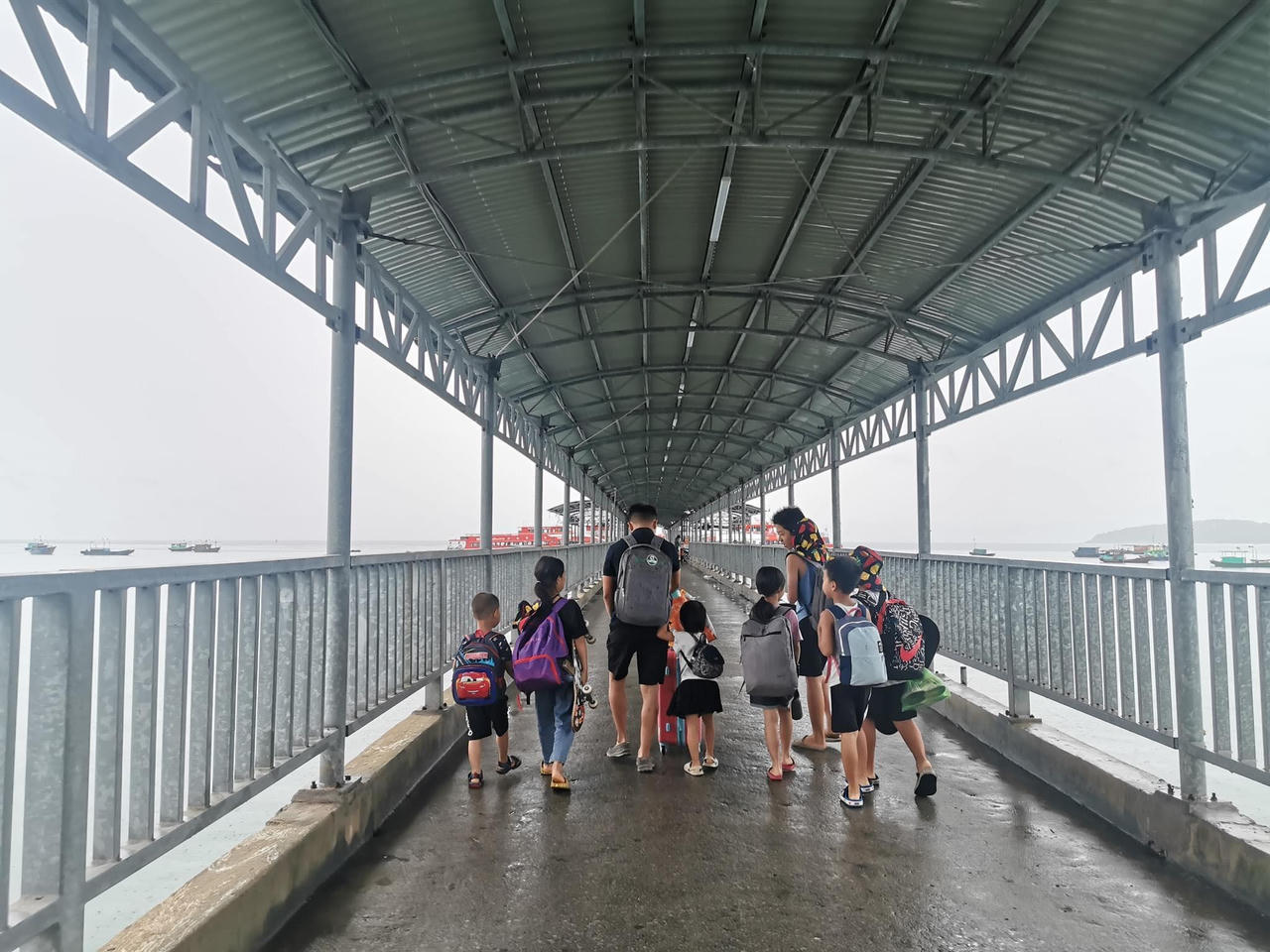 Bỏ quên con ở trạm dừng nghỉ, ông bố Hà Nội tha thiết tìm lại tài xế