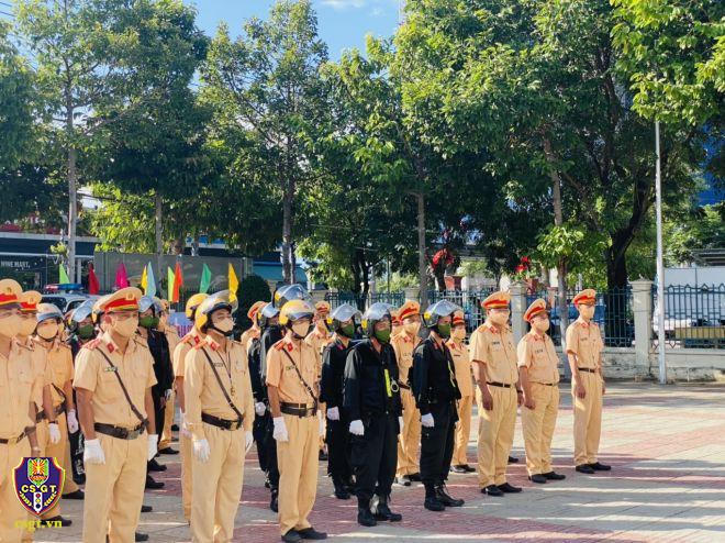 Hình ảnh CSGT cả nước đồng loạt ra quân lập lại trật tự giao thông