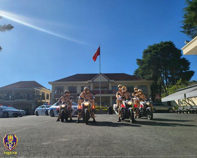 Hình ảnh CSGT cả nước đồng loạt ra quân lập lại trật tự giao thông