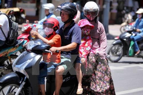 Xử trí thế nào khi trẻ bị say nắng, say nóng