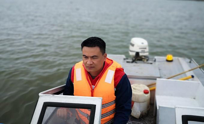 Anh giám đốc bỏ việc, đi vớt người đuối nước