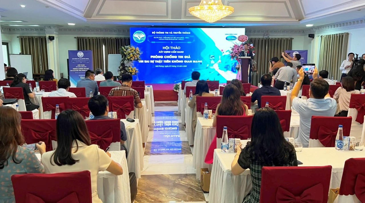 Chống tin giả bằng sức mạnh của sự thật có kiểm chứng của báo chí