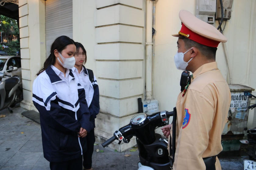 Xử lý nghiêm phụ huynh không tuân thủ luật giao thông khi đưa trẻ đến trường 