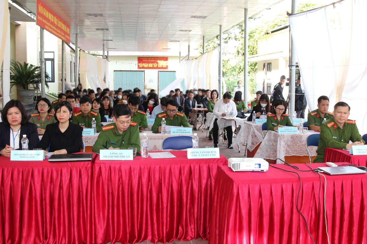 Hà Nam mở phiên giao dịch việc làm cho người chấp hành xong án phạt tù trở về