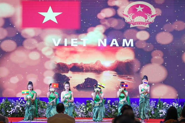Thủ tướng Phạm Minh Chính tham dự lễ khai mạc chính thức Hội nghị Cấp cao ASEAN