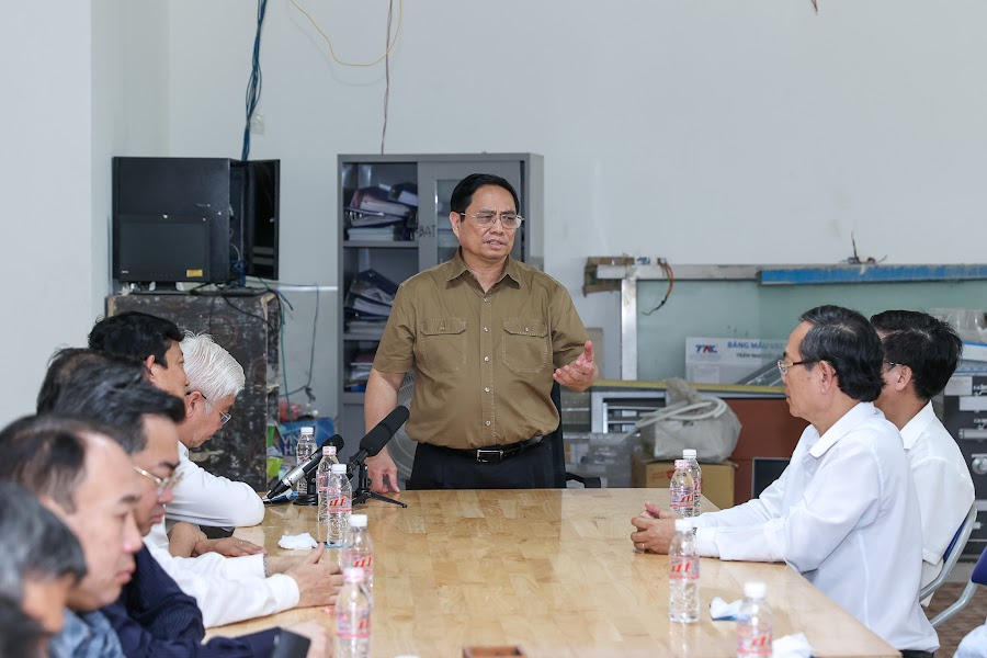 Chùm ảnh Thủ tướng tới công trường khảo sát một số dự án hạ tầng giao thông trọng điểm tại Bình Dương 