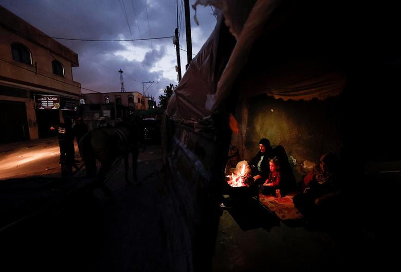 Hình ảnh người dân trên khắp thế giới co ro trong giá rét trước thềm Năm mới