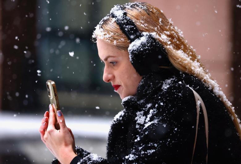 Hình ảnh người dân trên khắp thế giới co ro trong giá rét trước thềm Năm mới