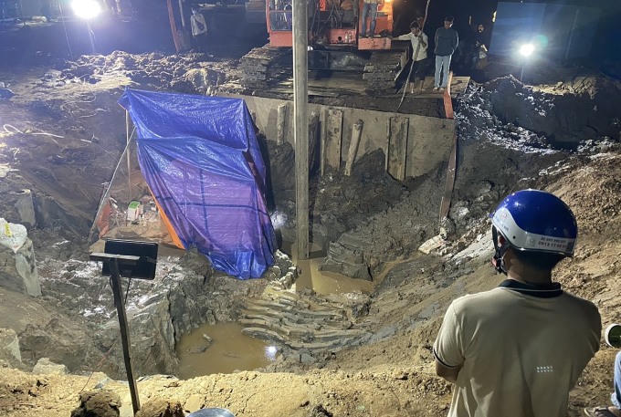 Vụ bé trai rơi xuống trụ bêtông sâu 35m: Chưa thể nhổ cọc bêtông để cứu bé