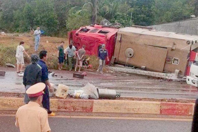 Lật xe cứu hỏa ở Bình Phước, 2 chiến sĩ hy sinh