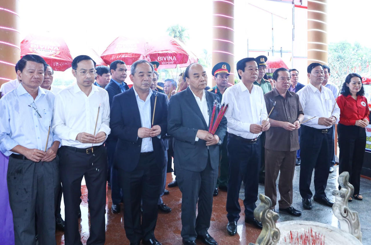 Chủ tịch nước chúc Tết các đối tượng chính sách tại Hòn Đất, Kiên Giang