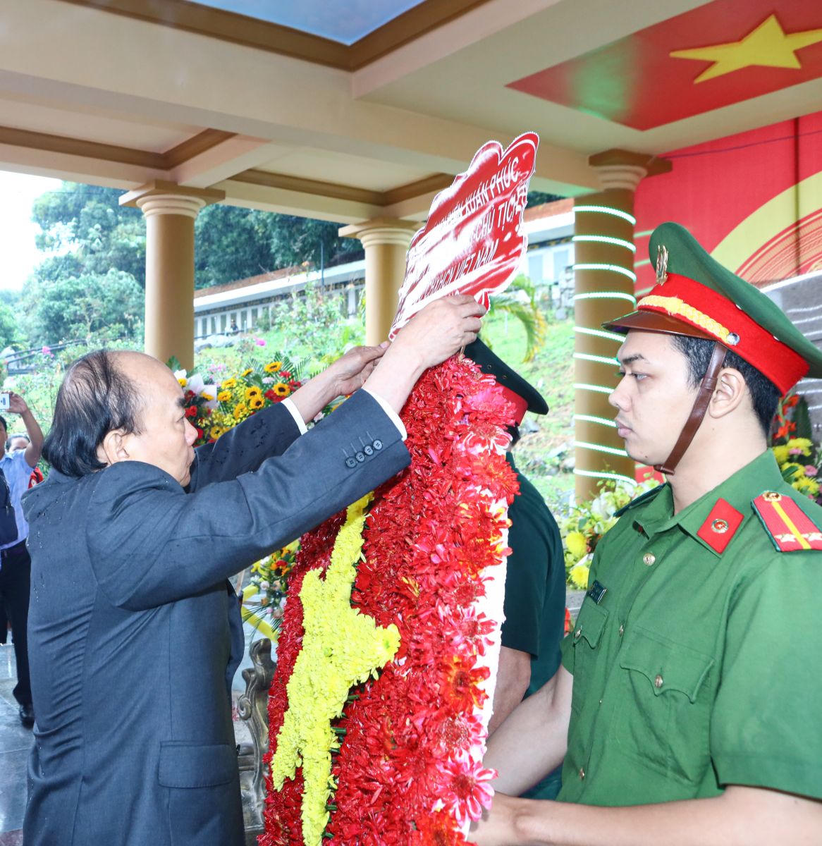 Chủ tịch nước chúc Tết các đối tượng chính sách tại Hòn Đất, Kiên Giang